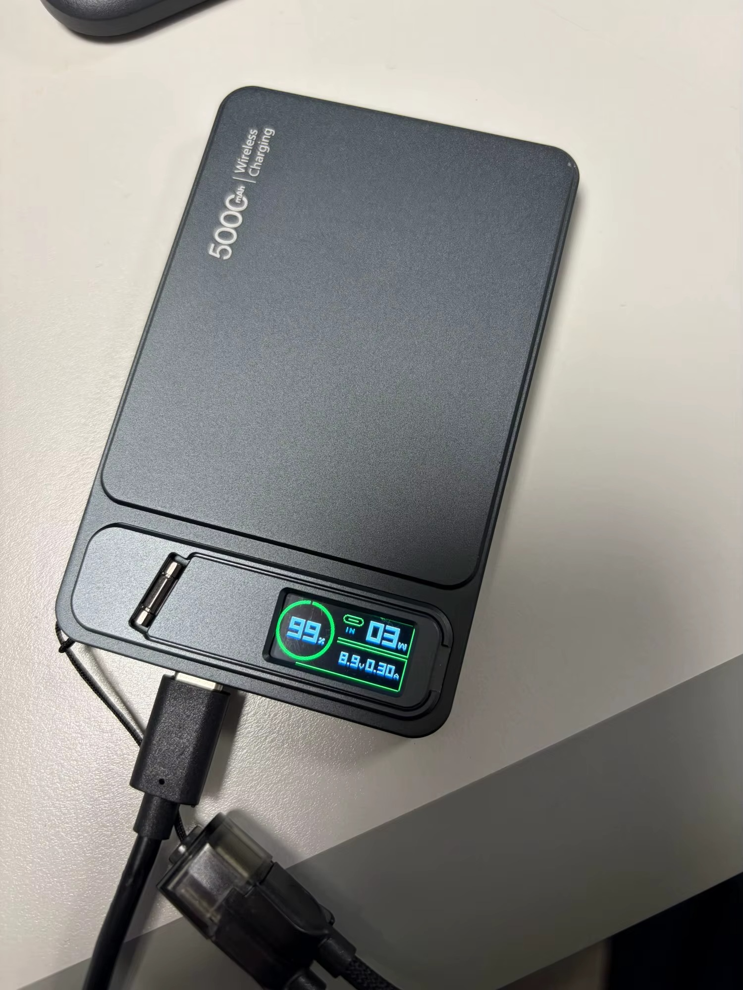 Premium Magnetic Wireless Power Bank 10000mAh Portable Charger 20W Fast Charging MagSafe Compatible Magnetic Charging Digital Display Phone Stand